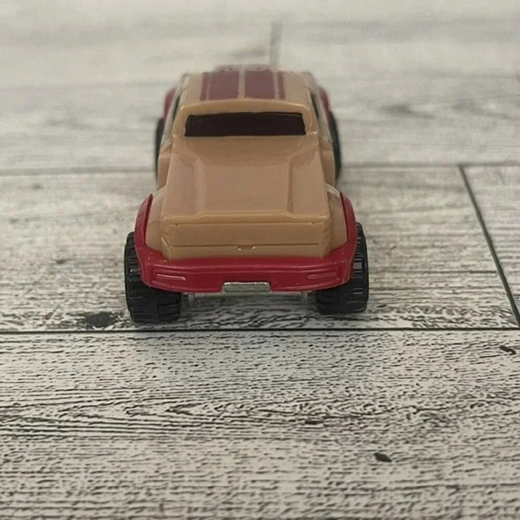 2001 Mattel Hot Wheels Mega Duty Malaysia Tan and Red - Picture 4 of 10